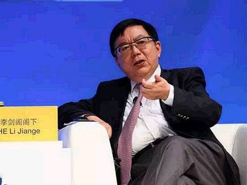 ｜點(diǎn)評(píng)｜ 沒(méi)有合并應(yīng)該是比較靠譜的信息，但改革實(shí)際就是要整合，就是形成更容易協(xié)調(diào)行動(dòng)的金融監(jiān)管體制，而不能是各自為政，甚至互相拆臺(tái)。一行三會(huì)的關(guān)聯(lián)度高，牽一發(fā)動(dòng)全身，所以非常有必要加強(qiáng)聯(lián)動(dòng)性。